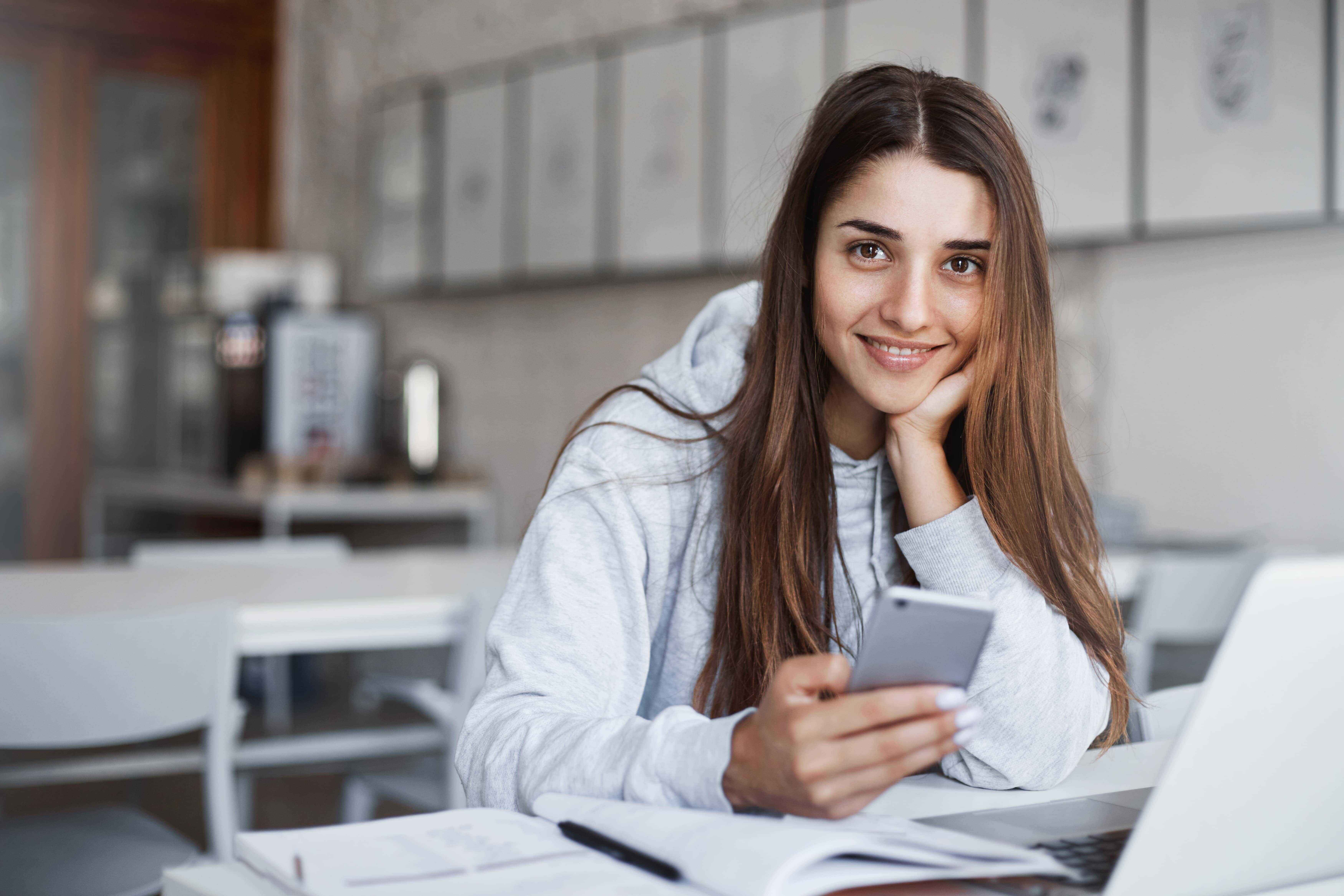 girl-in-laptop